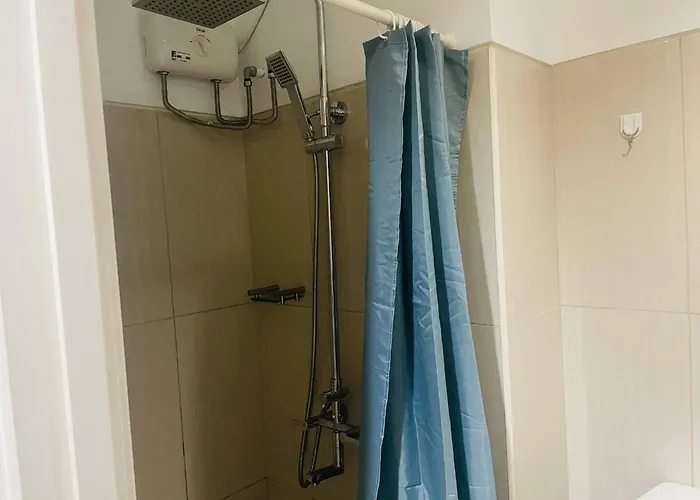 Elegant Pasay With Heating Shared Pool Manila