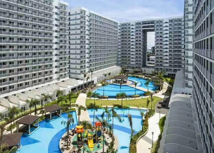Elegant Pasay With Heating Shared Pool Apartment Manila